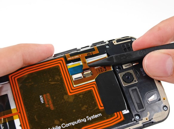 Замена батареи в Motorola XT1052 Moto X - 61 | Vseplus