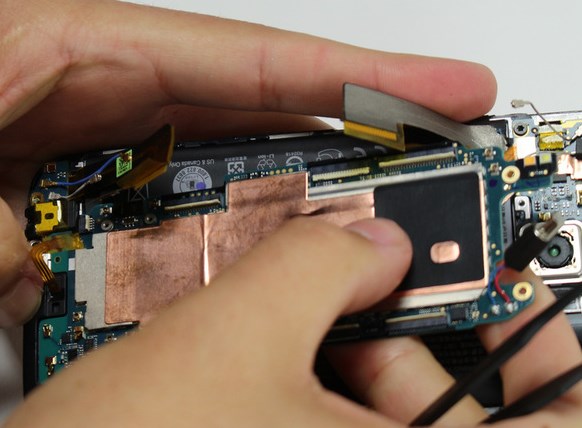 Замена батареи в HTC One M9 - 34 | Vseplus