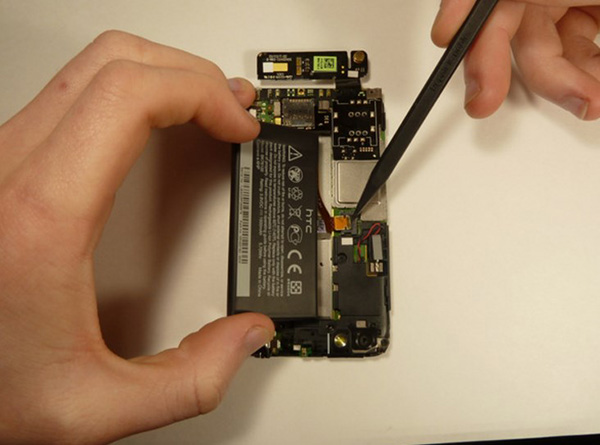 Замена батареи в HTC T320e One V - 20 | Vseplus