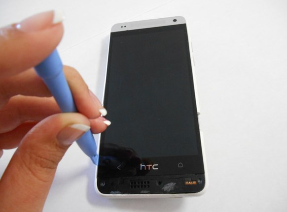 Замена батареи в HTC 601n One mini - 6 | Vseplus