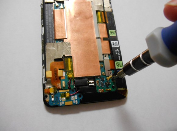 Замена батареи в HTC 601n One mini - 19 | Vseplus