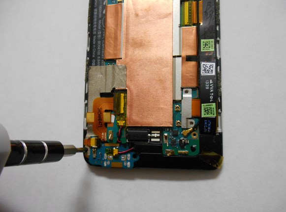 Замена батареи в HTC 601n One mini - 20 | Vseplus