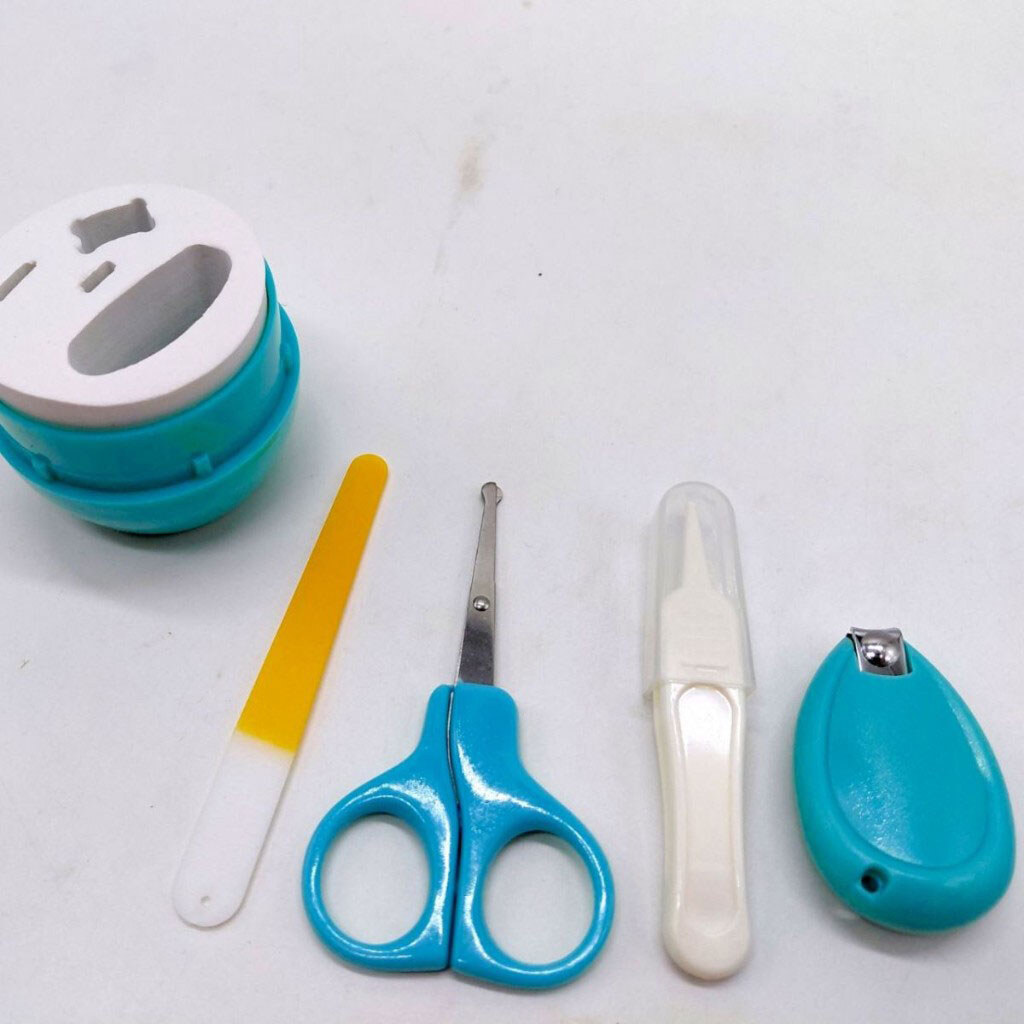 Манікюрний набір у кейсі, Lindo - № 3 Манікюрний набір у кейсі, Lindo - № 3