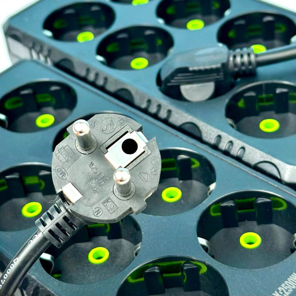 Сетевой удлинитель UA Power F17, 6.0 м., Черный - № 4 Сетевой удлинитель UA Power F17, 6.0 м., Черный - № 4