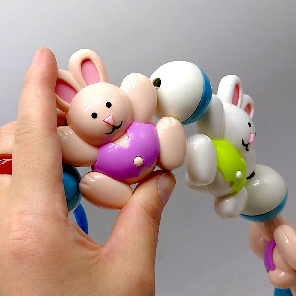 Погремушка на коляску "Зайки", р. 40x10.5x2 см, Yg Toys - № 2 Погремушка на коляску "Зайки", р. 40x10.5x2 см, Yg Toys - № 2