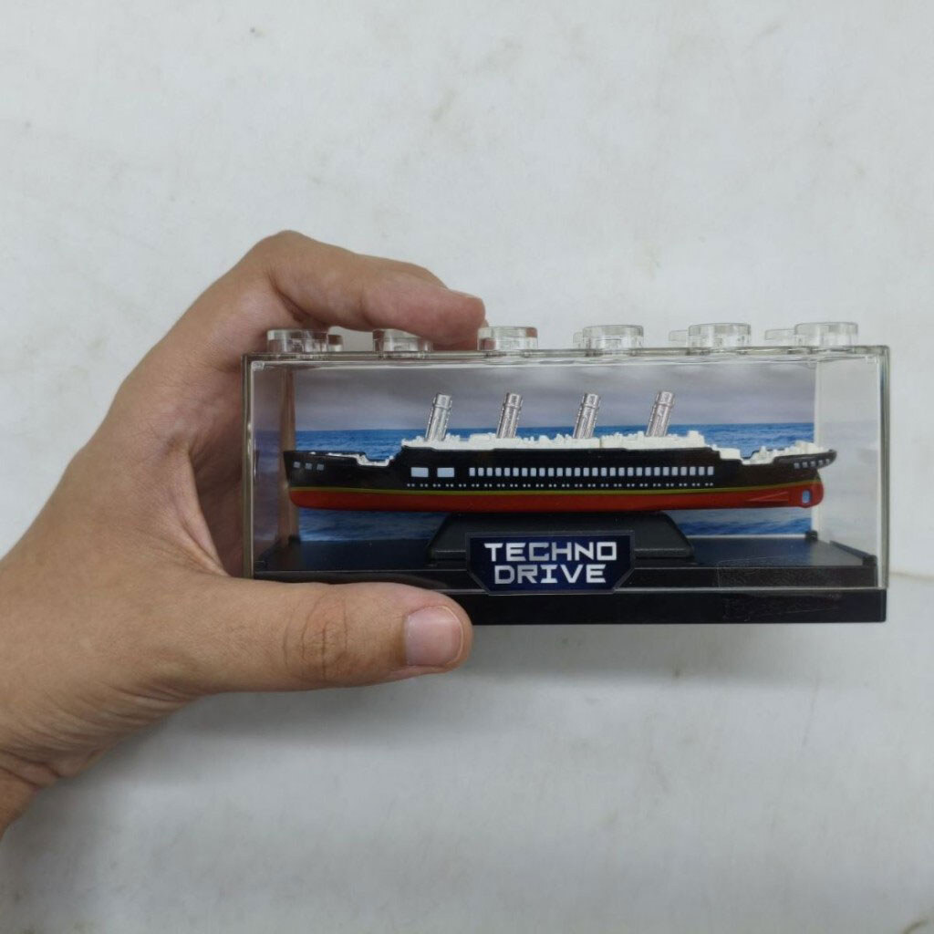 Модель "Круизный лайнер", Масштаб модели 1:64, Technodrive - № 2 Модель "Круизный лайнер", Масштаб модели 1:64, Technodrive - № 2