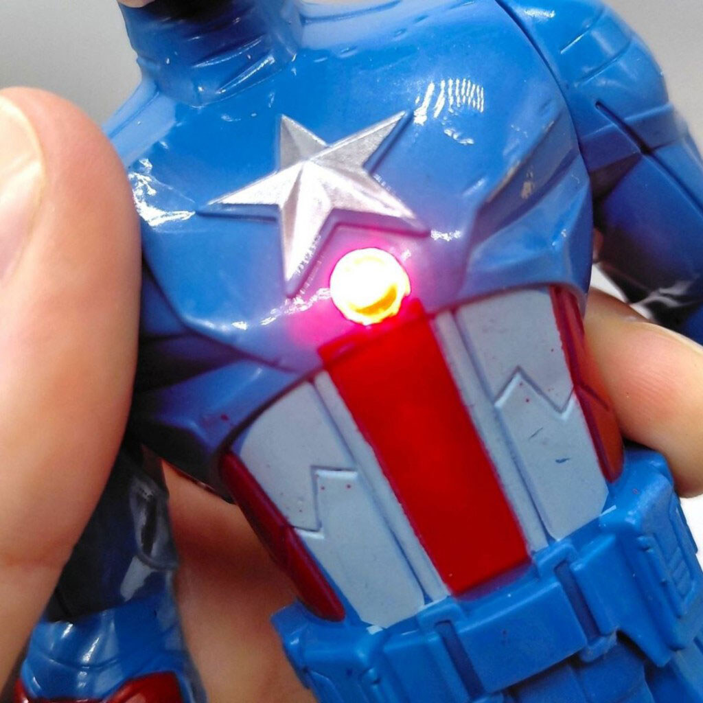 Набір героїв "Месники", 4 фігурки, підсвічування, рухомі кінцівки, аксесуари, в коробці, Mic - № 3 Набір героїв "Месники", 4 фігурки, підсвічування, рухомі кінцівки, аксесуари, в коробці, Mic - № 3