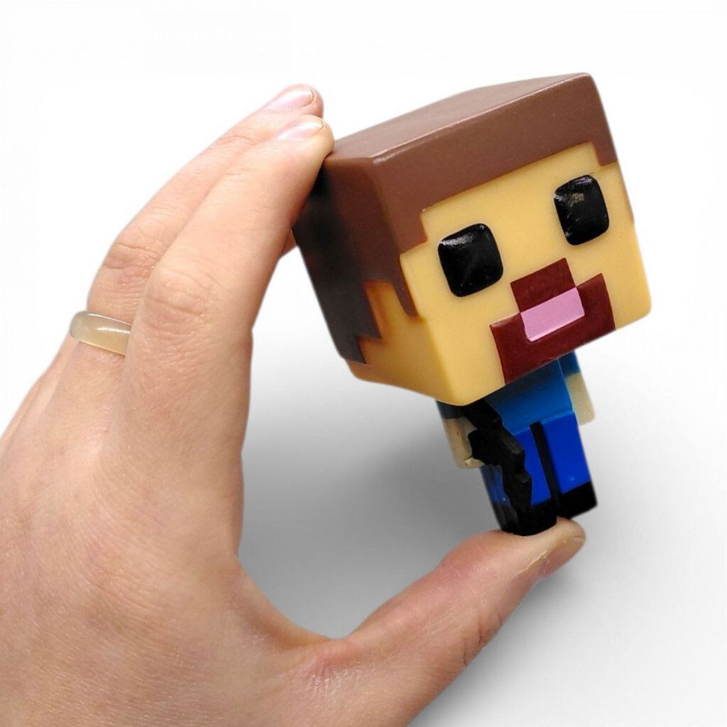Коллекционная фигурка "MINECRAFT: STEVE", Mic - № 3 Коллекционная фигурка "MINECRAFT: STEVE", Mic - № 3