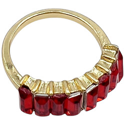 Кольцо женское металлическое с цветными камешками.