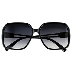 Солнцезащитные очки женские в пластиковой оправе