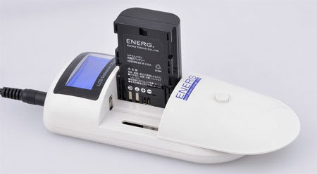 Универсальное зарядное устройство Kenko U-017MBC заряжает аккумулятор любого типа в два раза быстрее - 1 | Vseplus
