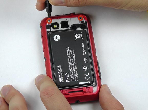 Замена батареи в Motorola MB525 Defy - 7 | Vseplus