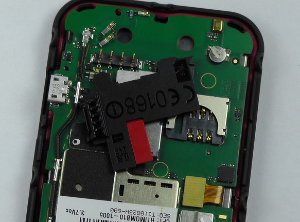 Замена антенны в Motorola MB525 Defy - 12 | Vseplus