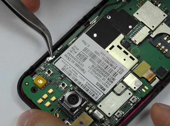 Замена антенны в Motorola MB525 Defy - 15 | Vseplus