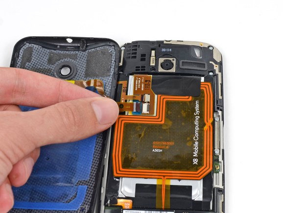 Замена задней крышки в Motorola XT1052 Moto X - 50 | Vseplus
