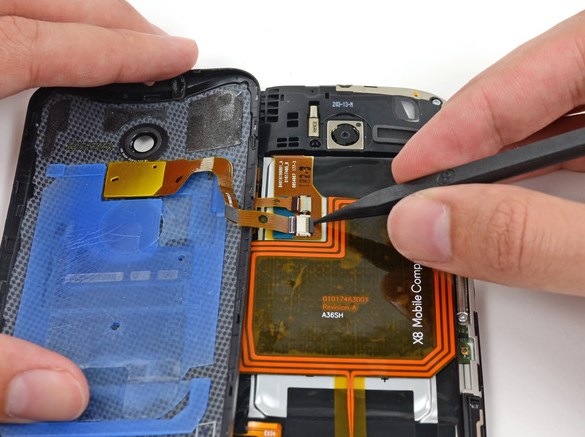 Замена батареи в Motorola XT1052 Moto X - 48 | Vseplus