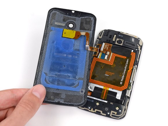 Замена батареи в Motorola XT1052 Moto X - 51 | Vseplus