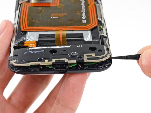Замена батареи в Motorola XT1052 Moto X - 54 | Vseplus