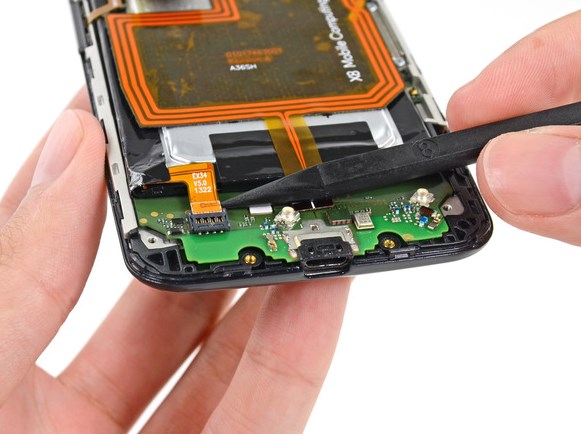 Заміна батареї у Motorola XT1052 Moto X - 55 | Vseplus