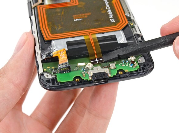 Заміна батареї у Motorola XT1052 Moto X - 57 | Vseplus
