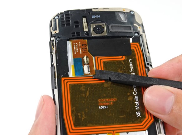 Заміна батареї у Motorola XT1052 Moto X - 61 | Vseplus