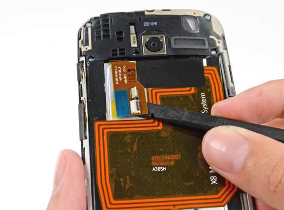 Заміна батареї у Motorola XT1052 Moto X - 62 | Vseplus