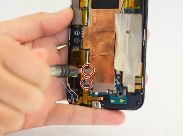 Замена батареи в HTC One M9 - 17 | Vseplus