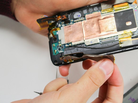 Заміна роз'єму для навушників/плати Micro USB у HTC One M9 - 23 | Vseplus