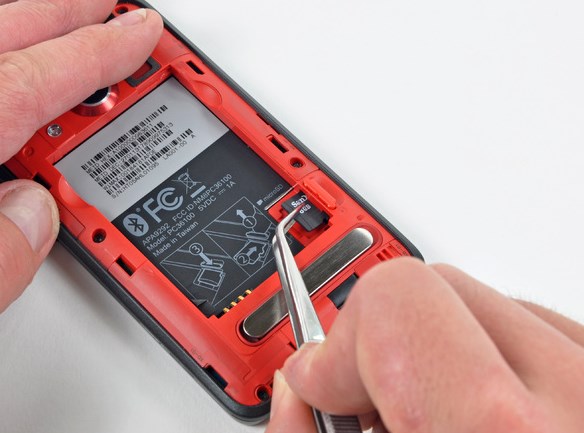 Заміна MicroSD карти в HTC A9292 EVO 4G - 9 | Vseplus
