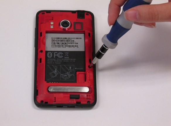 Заміна кнопки живлення в HTC A9292 EVO 4G - 4 | Vseplus