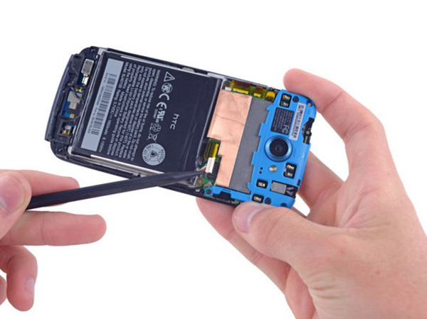 Заміна батареї у HTC Z520e One S - 26 | Vseplus