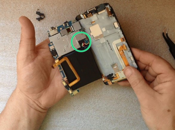 Замена ЖК-дисплея и сенсорной панели в HTC One X - 18 | Vseplus
