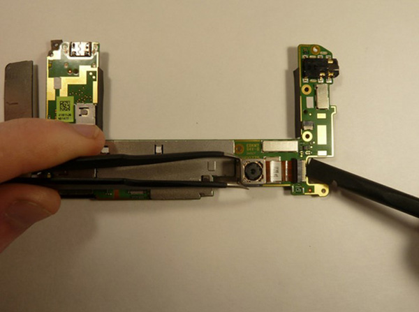 Замена камеры в HTC T320e One V - 40 | Vseplus