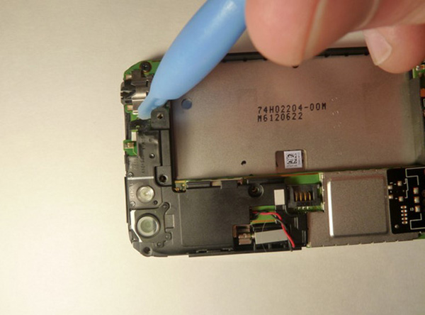 Замена внутренного наушника в HTC T320e One V - 25 | Vseplus