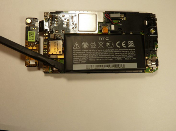 Заміна батареї у HTC T320e One V - 18 | Vseplus