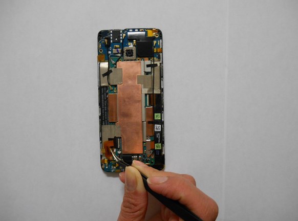 Замена батареи в HTC 601n One mini - 24 | Vseplus