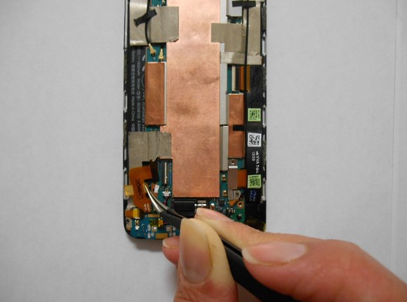 Заміна батареї у HTC 601n One mini - 25 | Vseplus