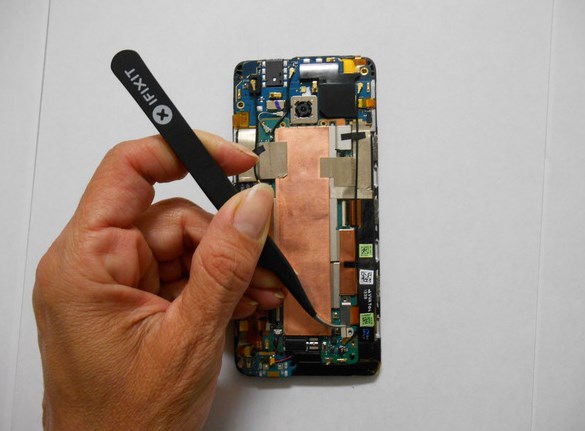Замена батареи в HTC 601n One mini - 26 | Vseplus