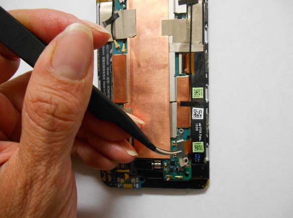 Замена батареи в HTC 601n One mini - 27 | Vseplus