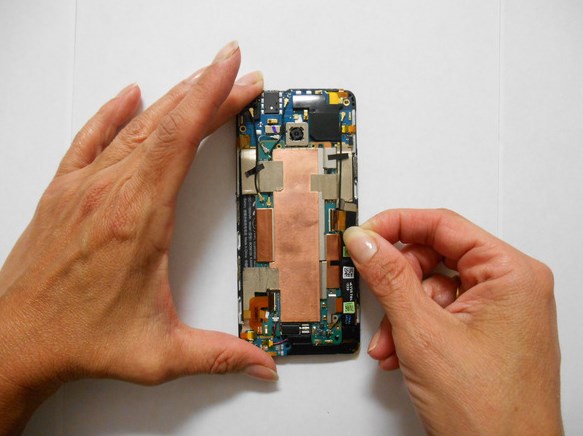 Замена батареи в HTC 601n One mini - 29 | Vseplus