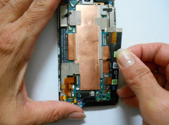Замена батареи в HTC 601n One mini - 30 | Vseplus