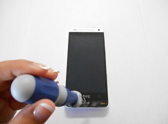 Замена батареи в HTC 601n One mini - 4 | Vseplus