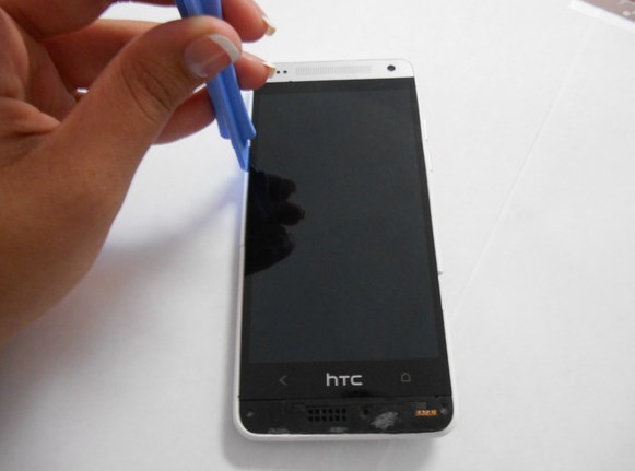 Замена батареи в HTC 601n One mini - 8 | Vseplus