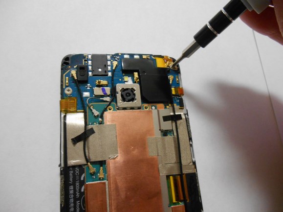 Замена батареи в HTC 601n One mini - 12 | Vseplus