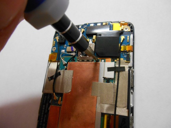 Замена батареи в HTC 601n One mini - 15 | Vseplus