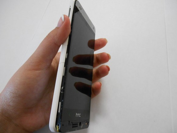 Замена задней части корпуса в HTC 601n One mini - 9 | Vseplus