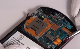 Розбирання Sony Ericsson Xperia Pro MK16i та заміна сенсорного скла - 6 | Vseplus