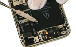 Розбирання iPhone 5S та заміна дисплея з сенсорним склом - 13 | Vseplus